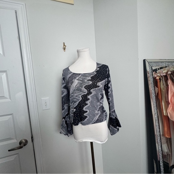 Vintage grey printed bell sleeve top grunge whimsigoth witchy boho M - Picture 2 of 5